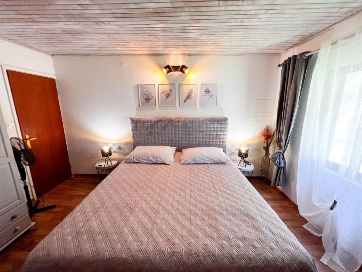 Apartment Cesare 3 Zastrazisce ภายนอก รูปภาพ