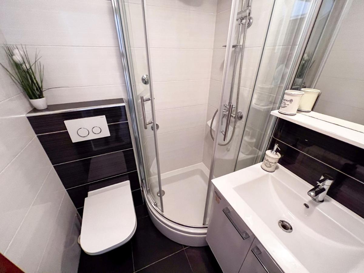 Apartment Cesare 3 Zastrazisce ภายนอก รูปภาพ