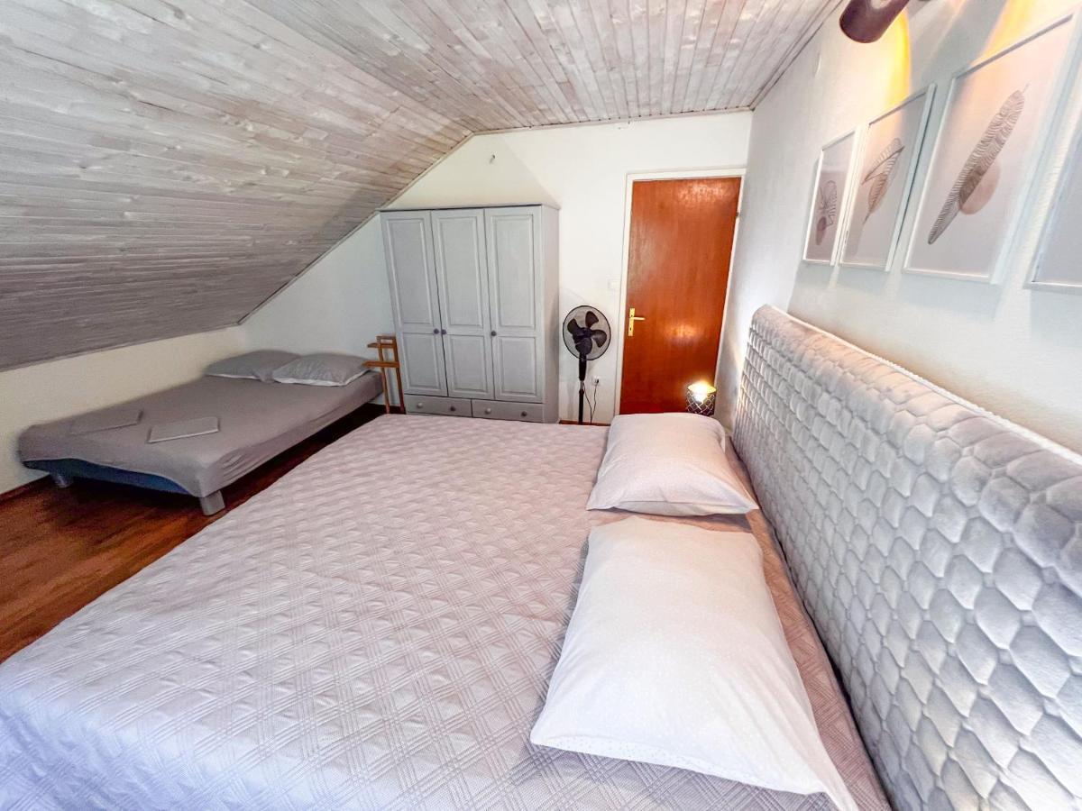 Apartment Cesare 3 Zastrazisce ภายนอก รูปภาพ