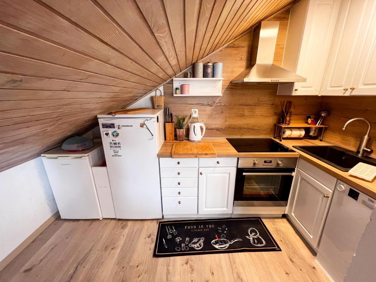 Apartment Cesare 3 Zastrazisce ภายนอก รูปภาพ
