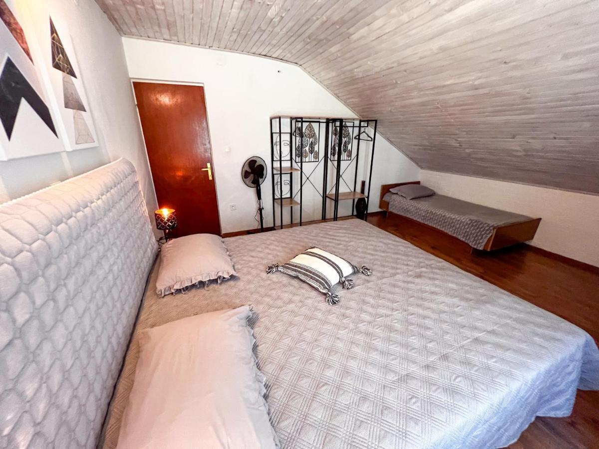 Apartment Cesare 3 Zastrazisce ภายนอก รูปภาพ